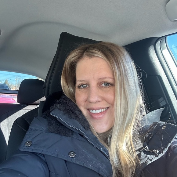 Meet your Posher, Christina - Picture 2 of 4